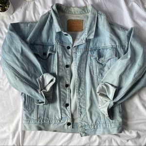 Vintage Light Wash Levi’s Denim Jacket